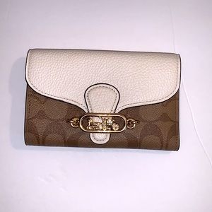 Authentic coach wallet with magnetic closure
